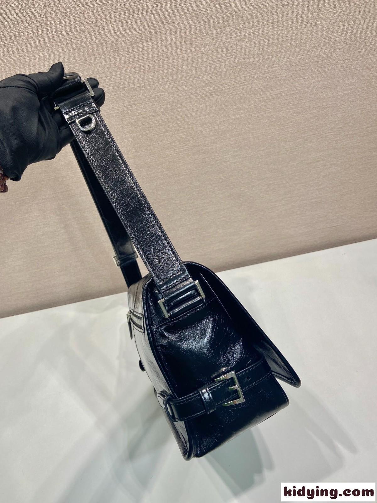 洗練された レザーショルダーバッグ プラダ バッグ コピー メンズバッグ ブラック-3