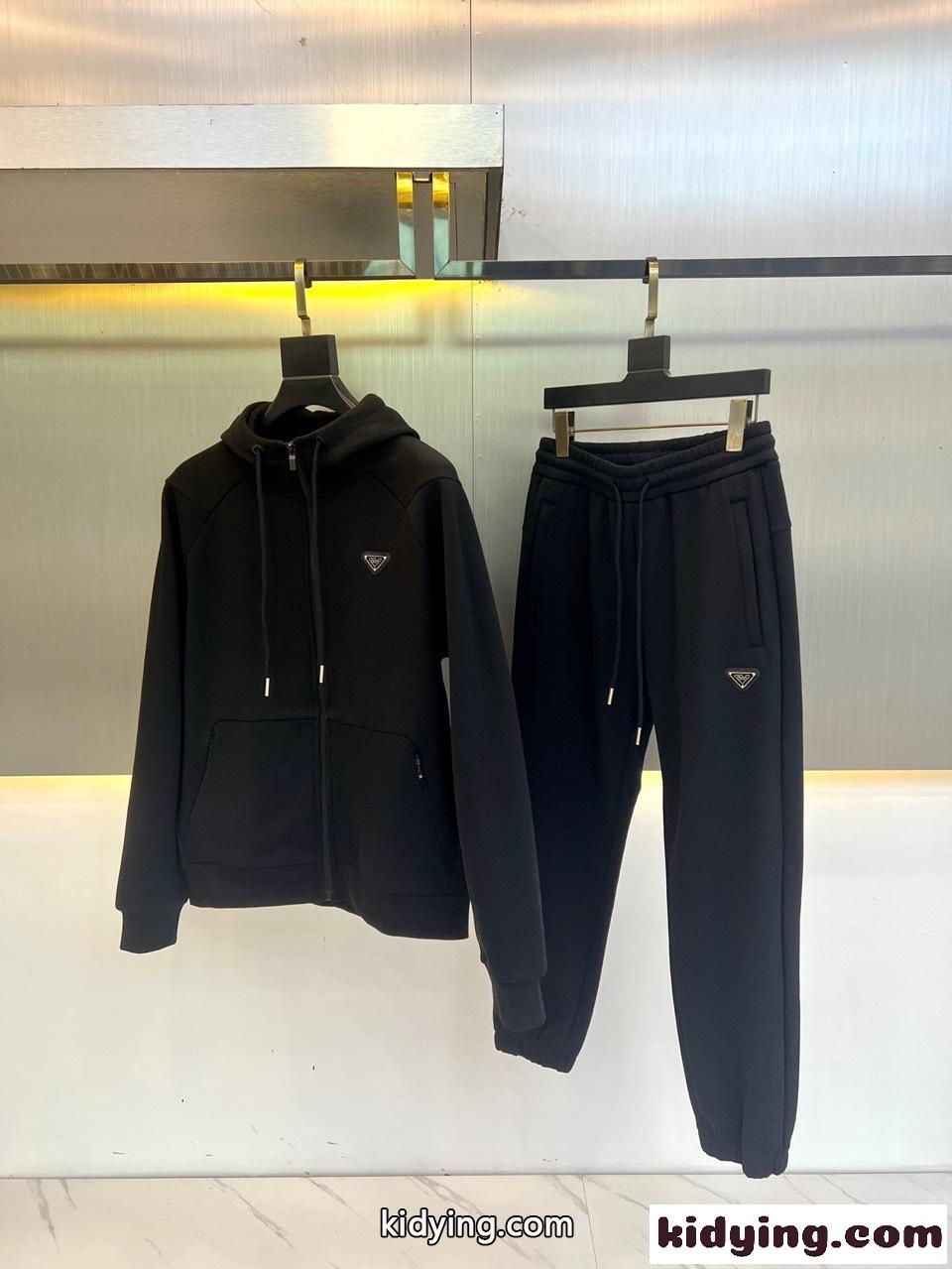 裏起毛 ジップパーカー×スウェットパンツ プラダ セットアップ 偽物 上下セット ブラック-1