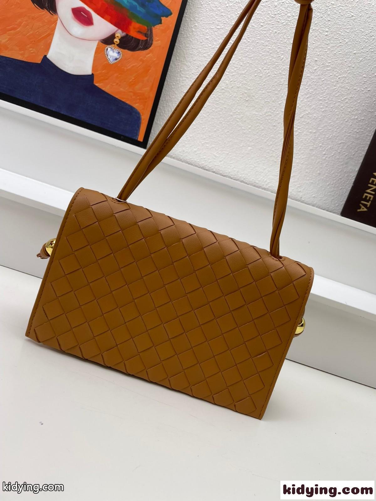 23SS Trio Pouch トリオ ポーチ ストラップ バッグ ボッテガ・ヴェネタ バッグ コピー ブラウン-1