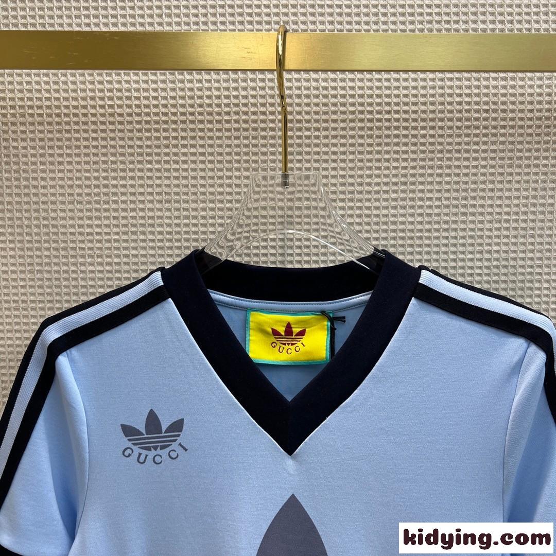 adidas x Gucci Vネック コットン ジャージー グッチ Tシャツ コピー Vネック ロゴ プリント-1