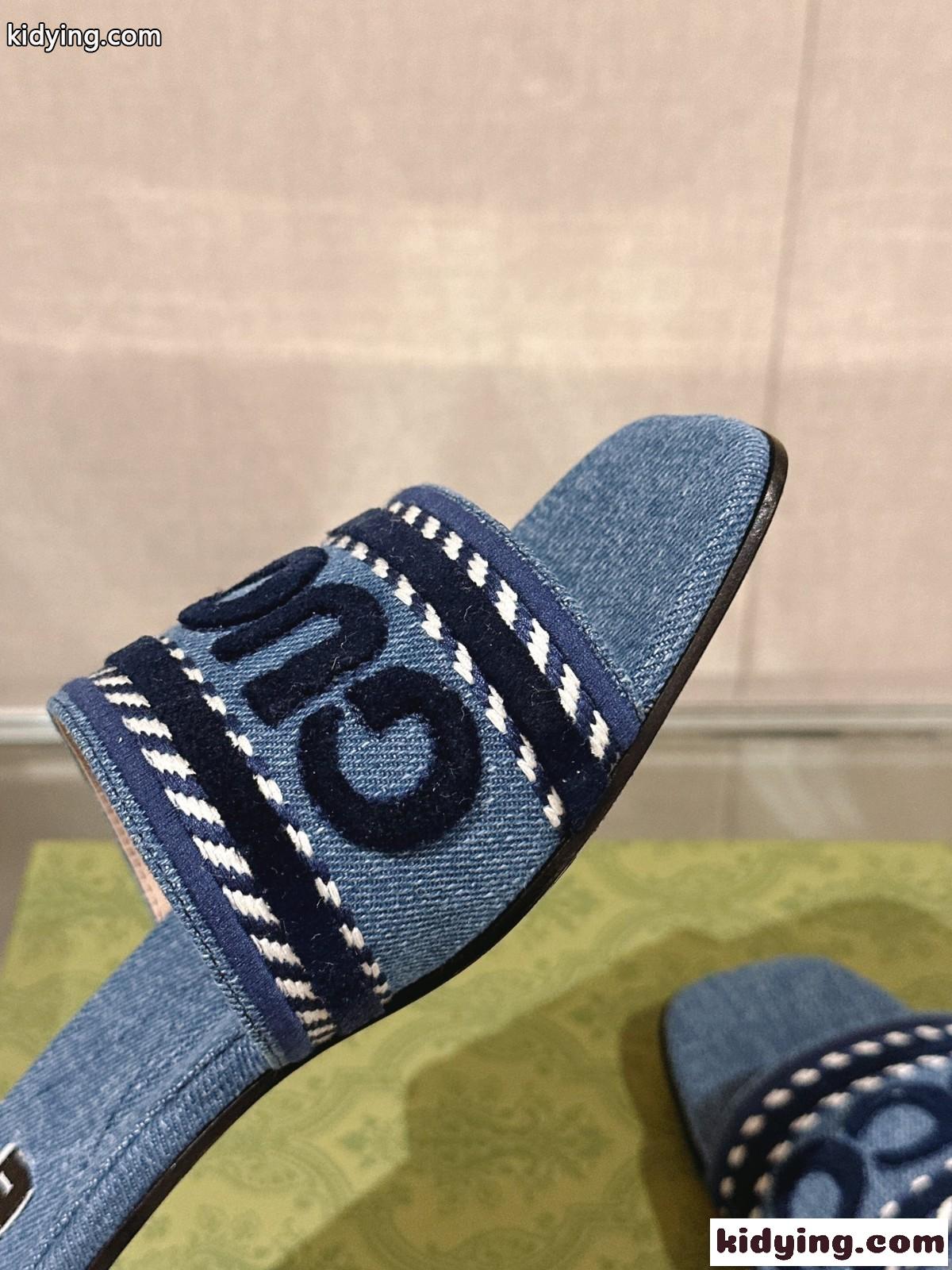 GUCCI スクリプトロゴ付き ウィメンズ スライドサンダル グッチ サンダル コピー-4