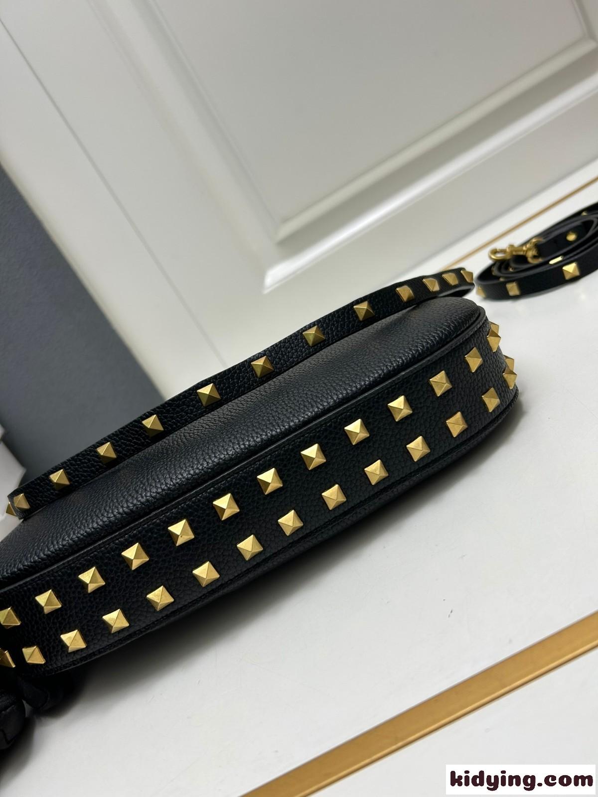ロックスタッズ グレインカーフスキン ホーボーバッグ ヴァレンティノ バッグ コピー ブラック-2
