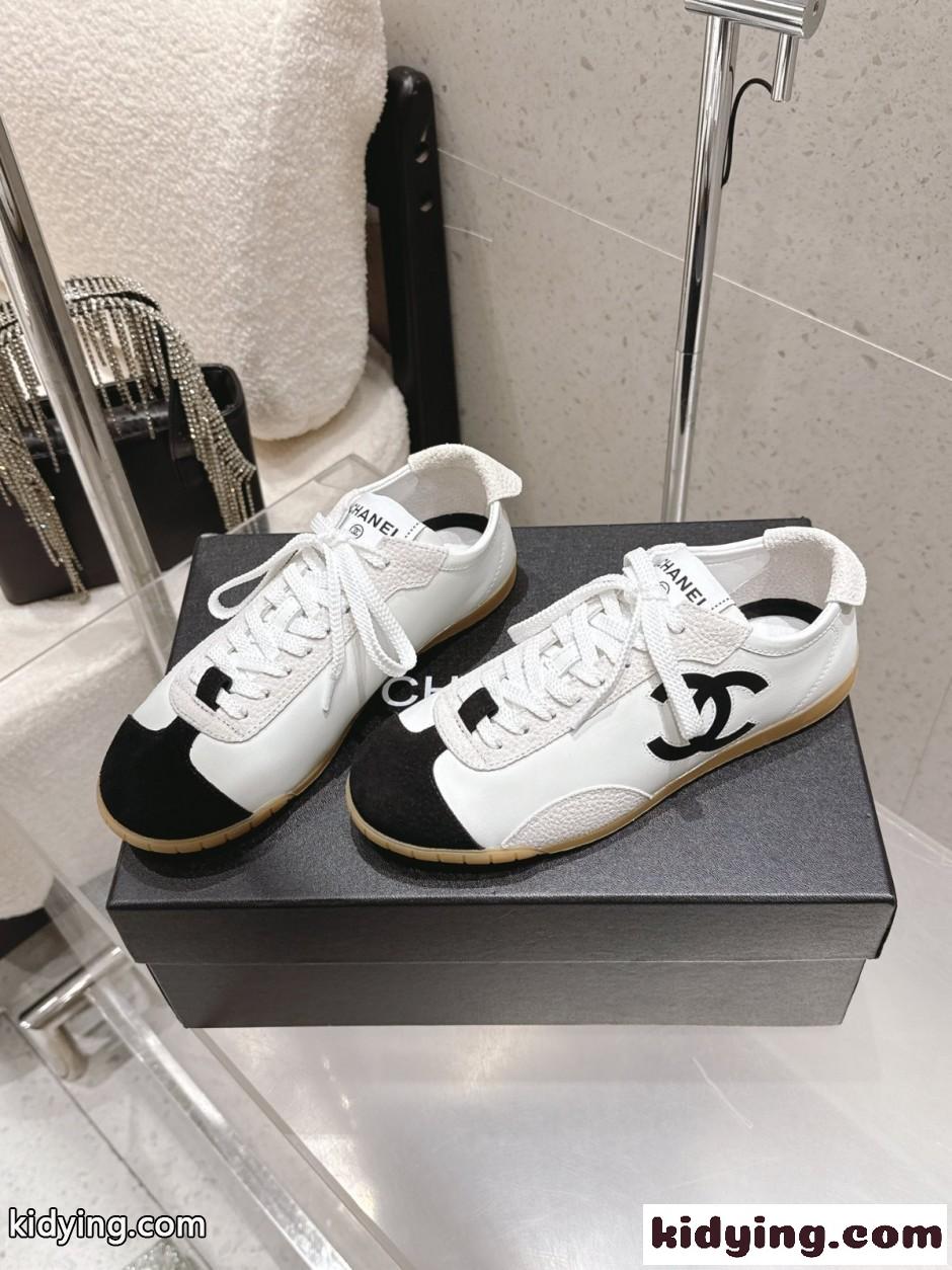 シャネル スニーカー スーパーコピー スタイリッシュ 配色 CCロゴ-1
