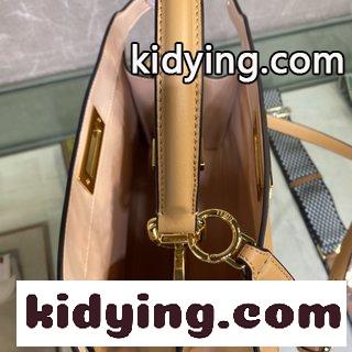 Iconic Peekaboo ISeeU中号手袋 コウジ革の材質 フェンディ バッグ 流行り コピー 両側に古典的なツイストロックが飾られている-1