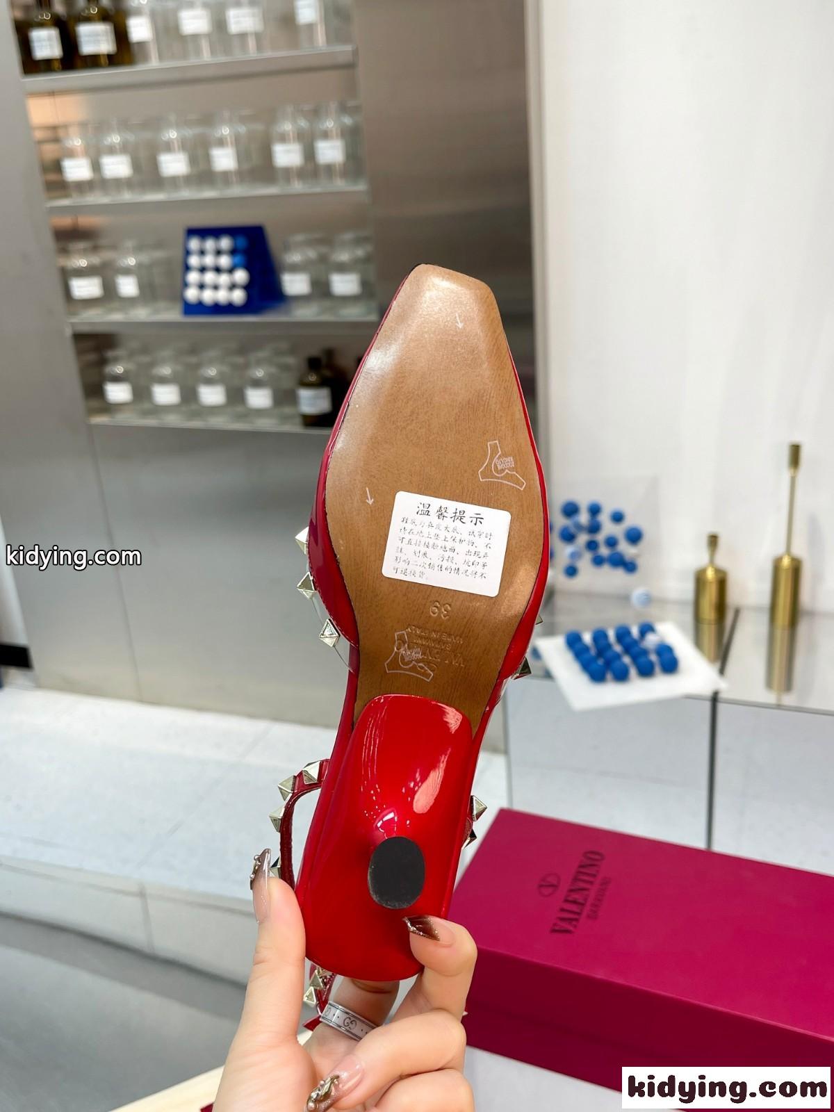 人気 エレガント スタッズ アンクルストラップ ヴァレンティノ パンプス 偽物 レッド-0