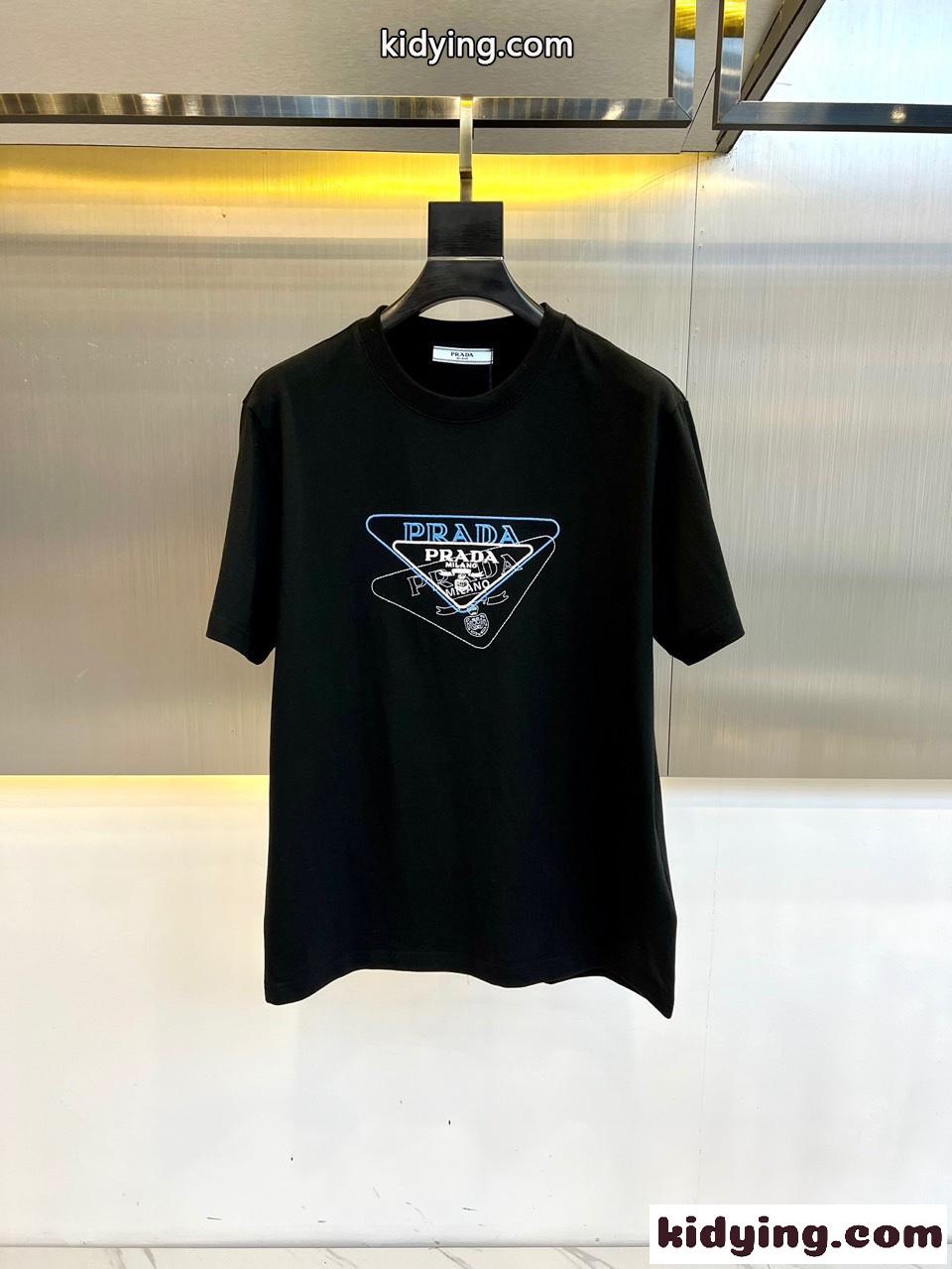 カジュアル ロゴ刺繍 プラダ Tシャツ コピー クルーネック 半袖Tシャツ ブラック-0