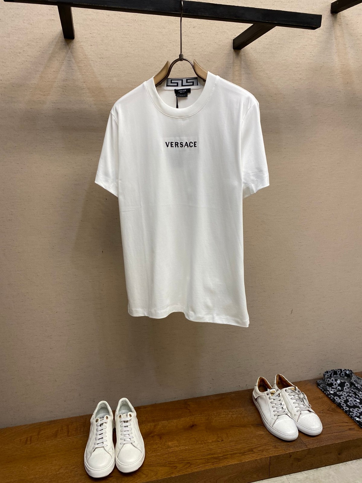 ベーシック 着回し抜群 ロゴ クルーネック ヴェルサーチェ Tシャツ コピー 半袖 トップス-2