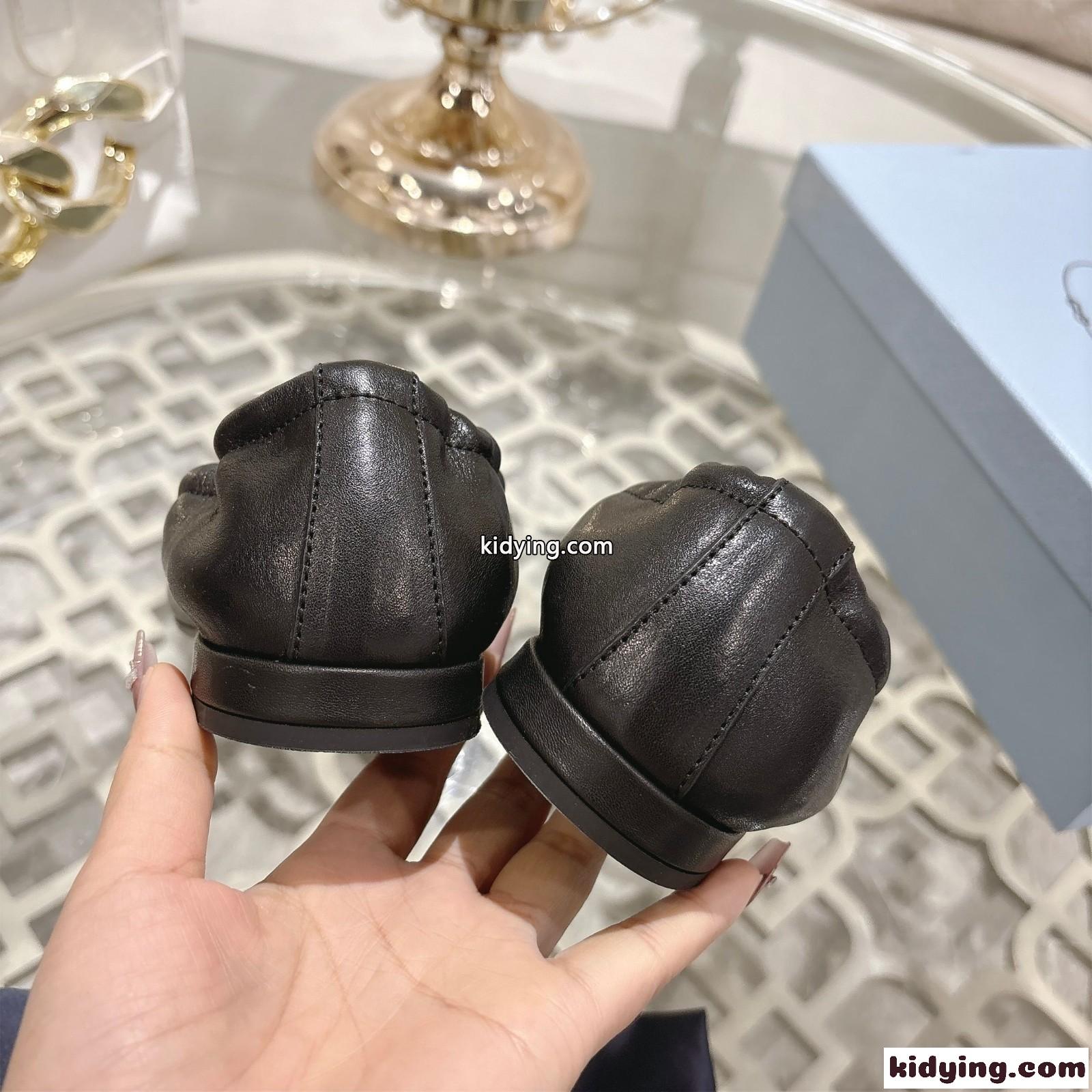 シンプル 上品 レザーローファー プラダ シューズ スーパーコピー ブラック-4
