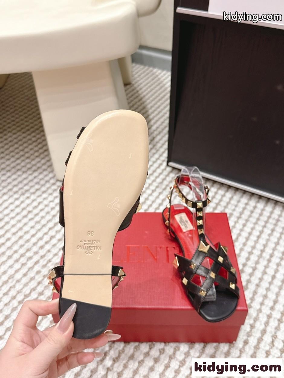 ロックスタッズ フラットサンダル ヴァレンティノ サンダル 偽物 ブラック-3