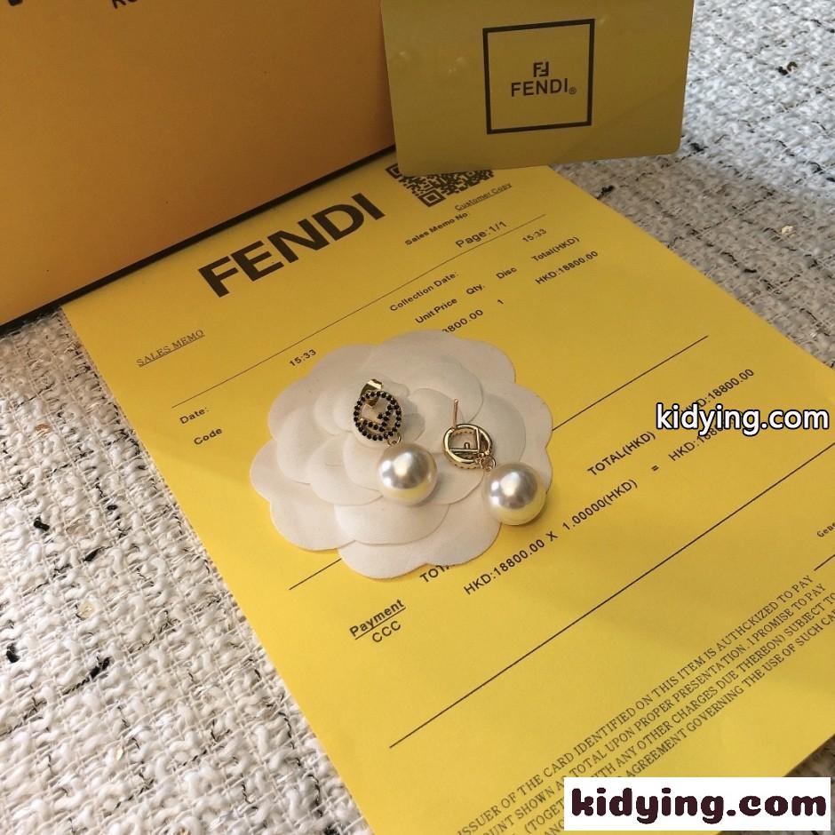 フェンディ イヤリング 偽物 エフ イズ フェンディ ロゴ × パール ピアス-4