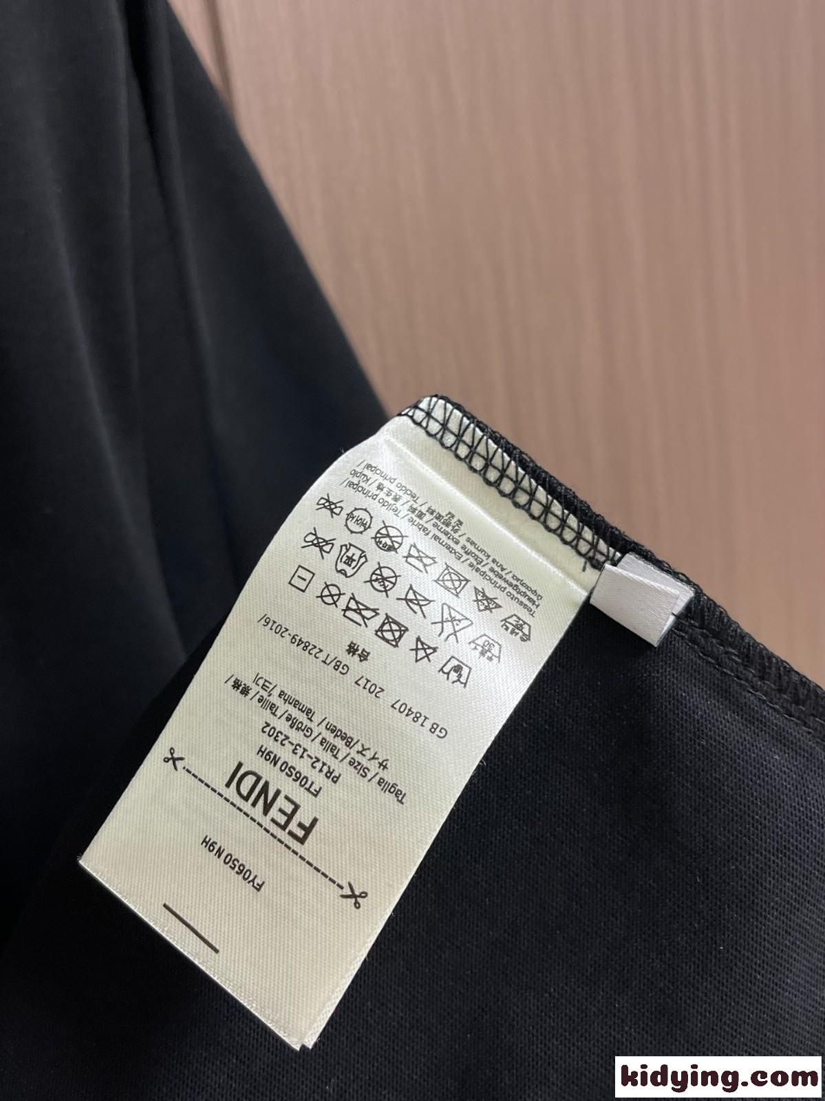 フェンディ Tシャツ コピー シンプル 合わせやすい ロゴ入り 半袖Tシャツ-5