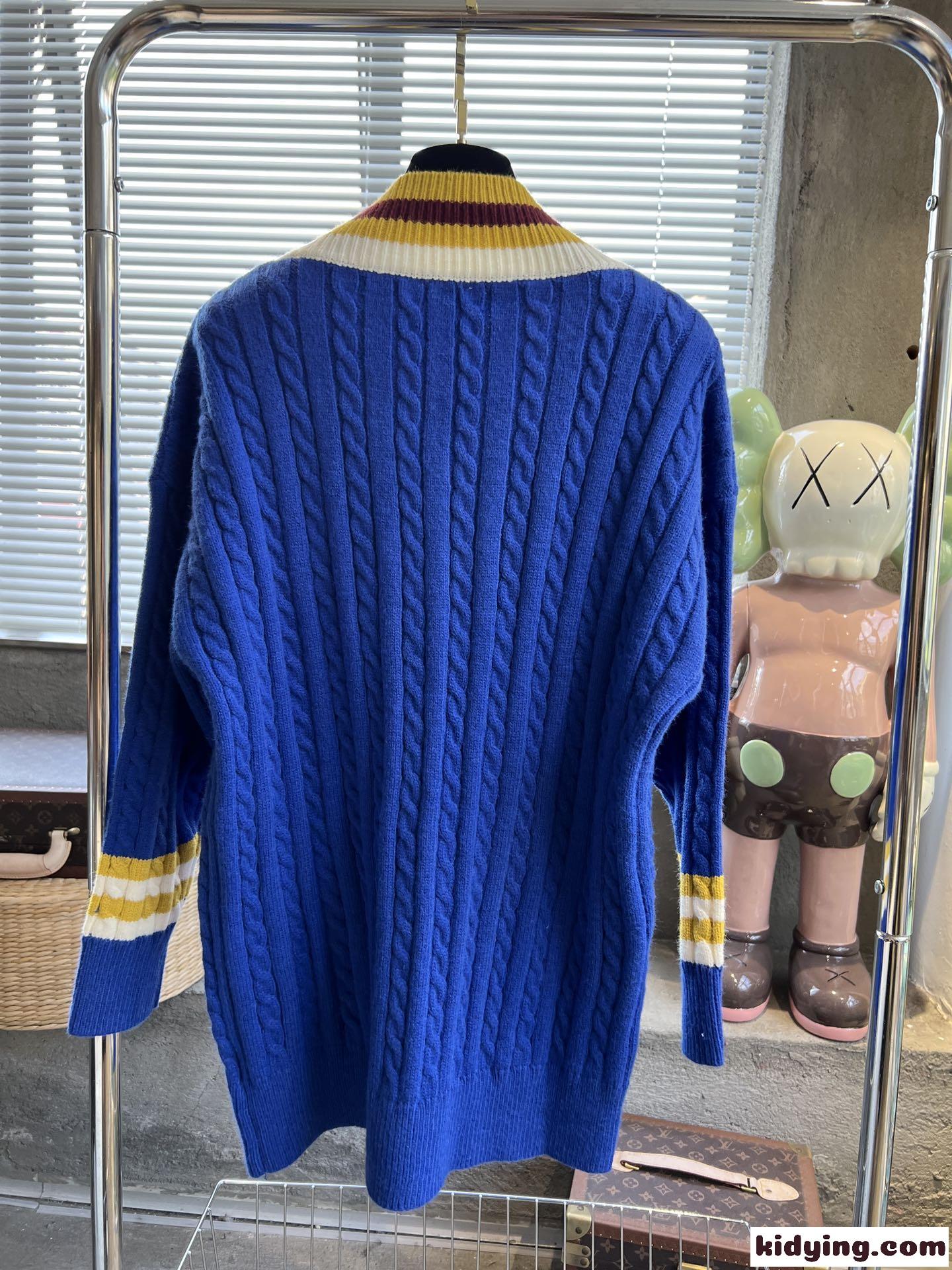 アナグラム刺繍 Vネック ケーブル ニット ロエベ セーター コピー ゆったり 秋冬 トップス-2