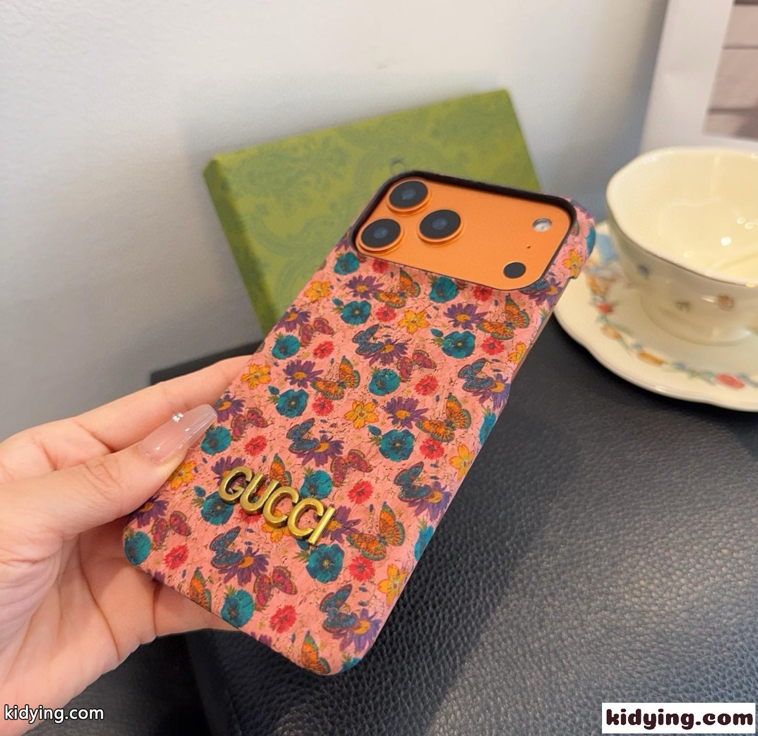 フローラル柄 iPhoneケース グッチ 携帯ケース 偽物 iPhone17 メタルロゴ-4