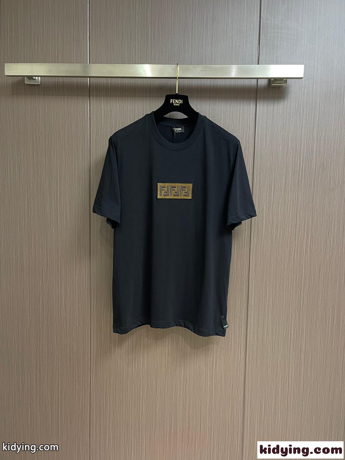 フェンディ 半袖Tシャツ コピー シンプル 合わせやすい クルーネック ブラック-0
