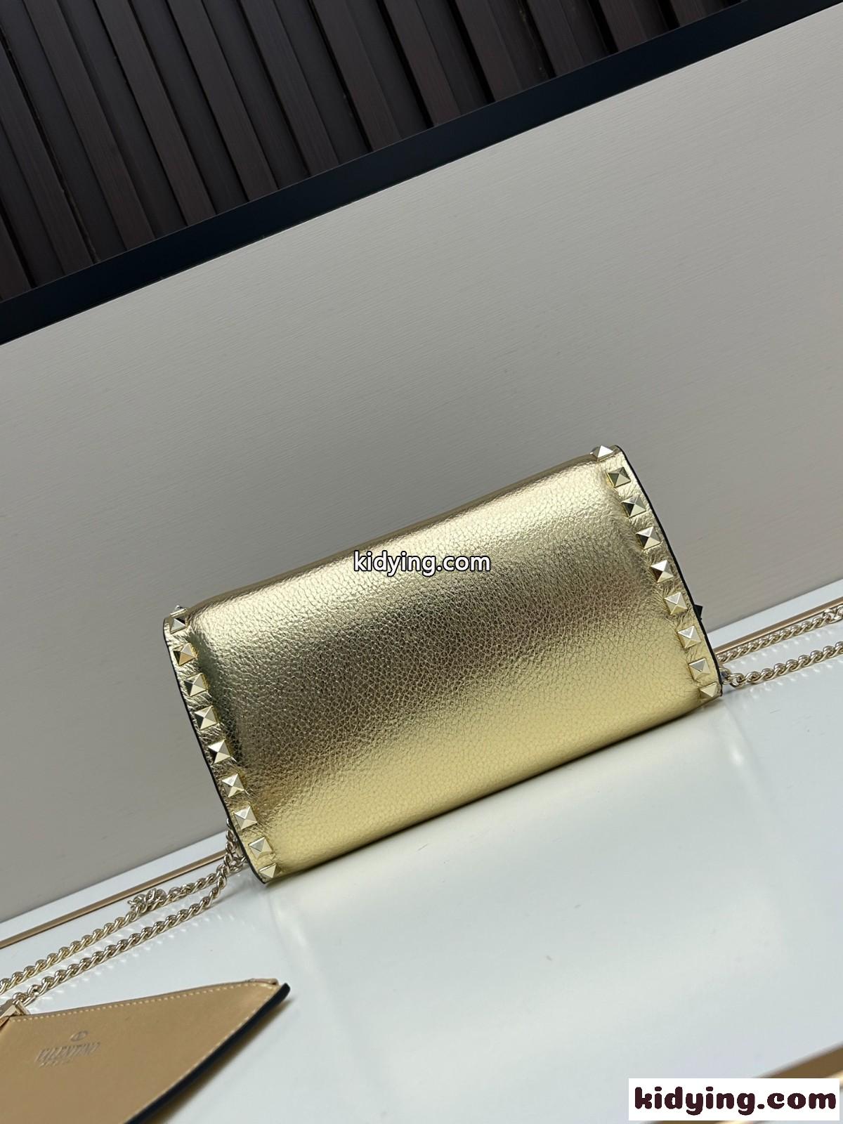 定番 ロックスタッズ ショルダーバッグ ヴァレンティノ バッグ コピー ゴールド-1