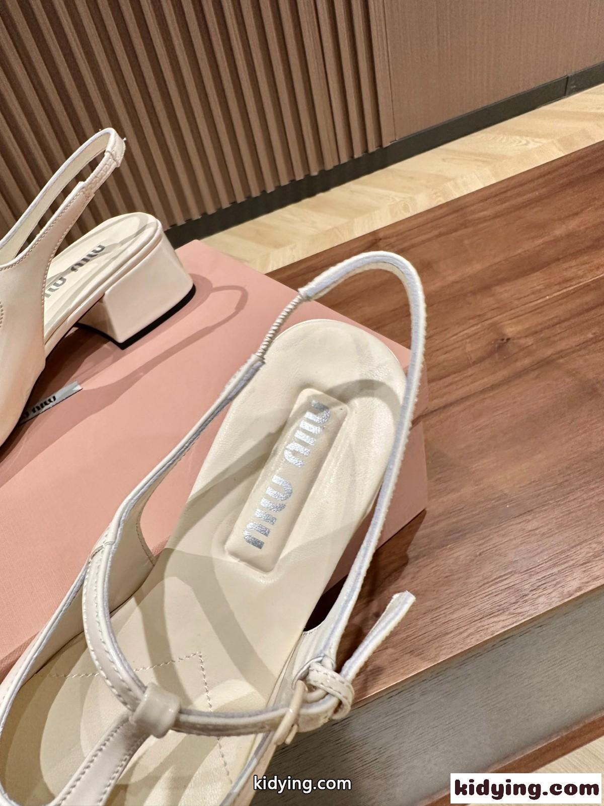 パテントレザー スリングバックパンプス ミュウミュウ パンプス スーパーコピー ベージュ-4