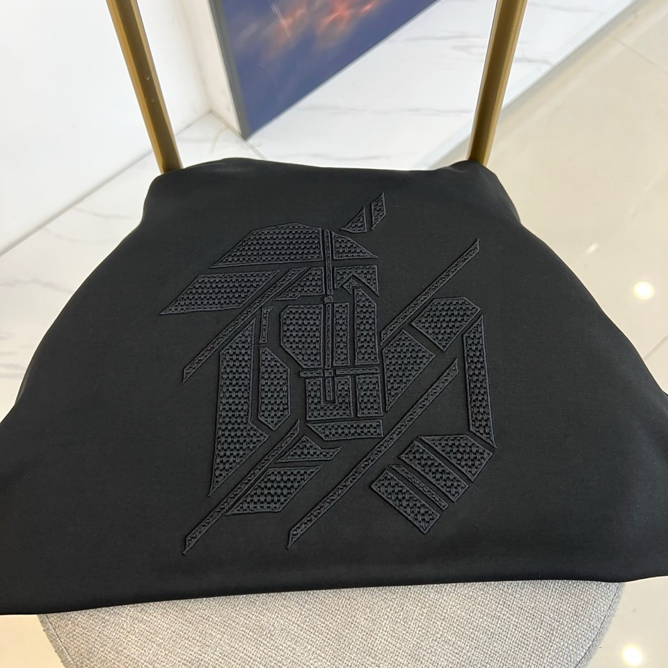 シンプル 合わせやすい クルーネック 半袖Tシャツ エルメス Tシャツ 偽物 ブラック-1