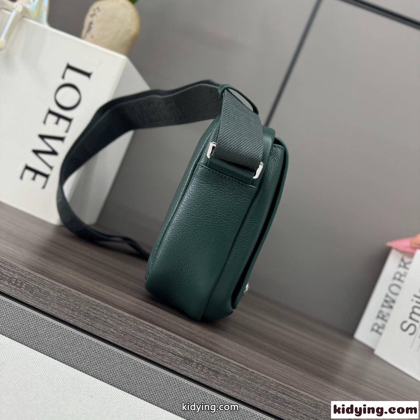 カジュアル ペブル メッセンジャーバッグ ロエベ バッグ コピー メンズバッグ グリーン-1