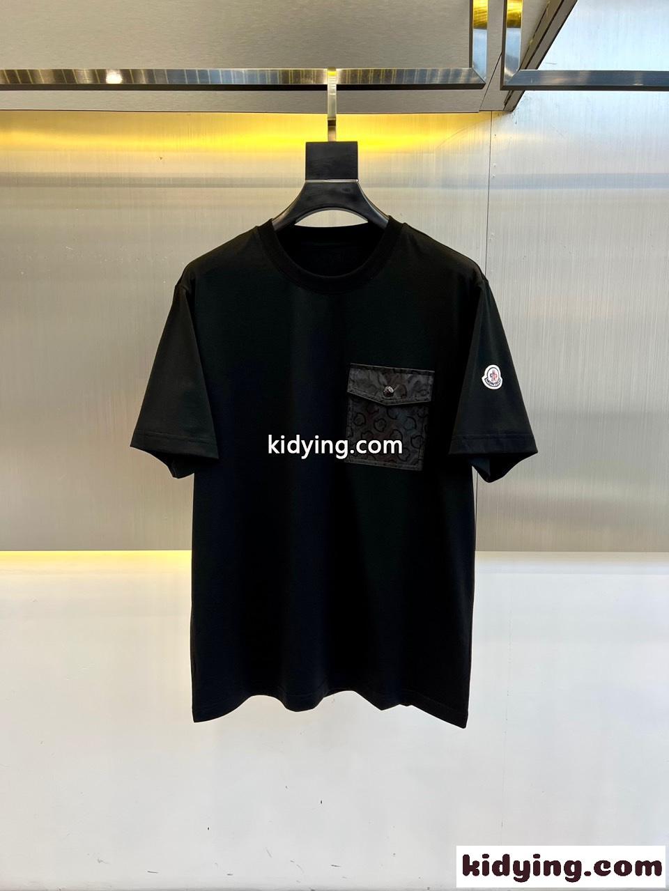 モノグラムポケット 半袖Tシャツ モンクレール Tシャツ 偽物 ブラック-0