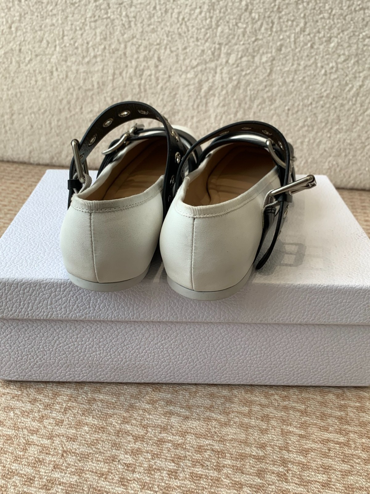 大人クールデザイン&Dior Punk バレリーナ スーパーコピー レザー ホワイト-2