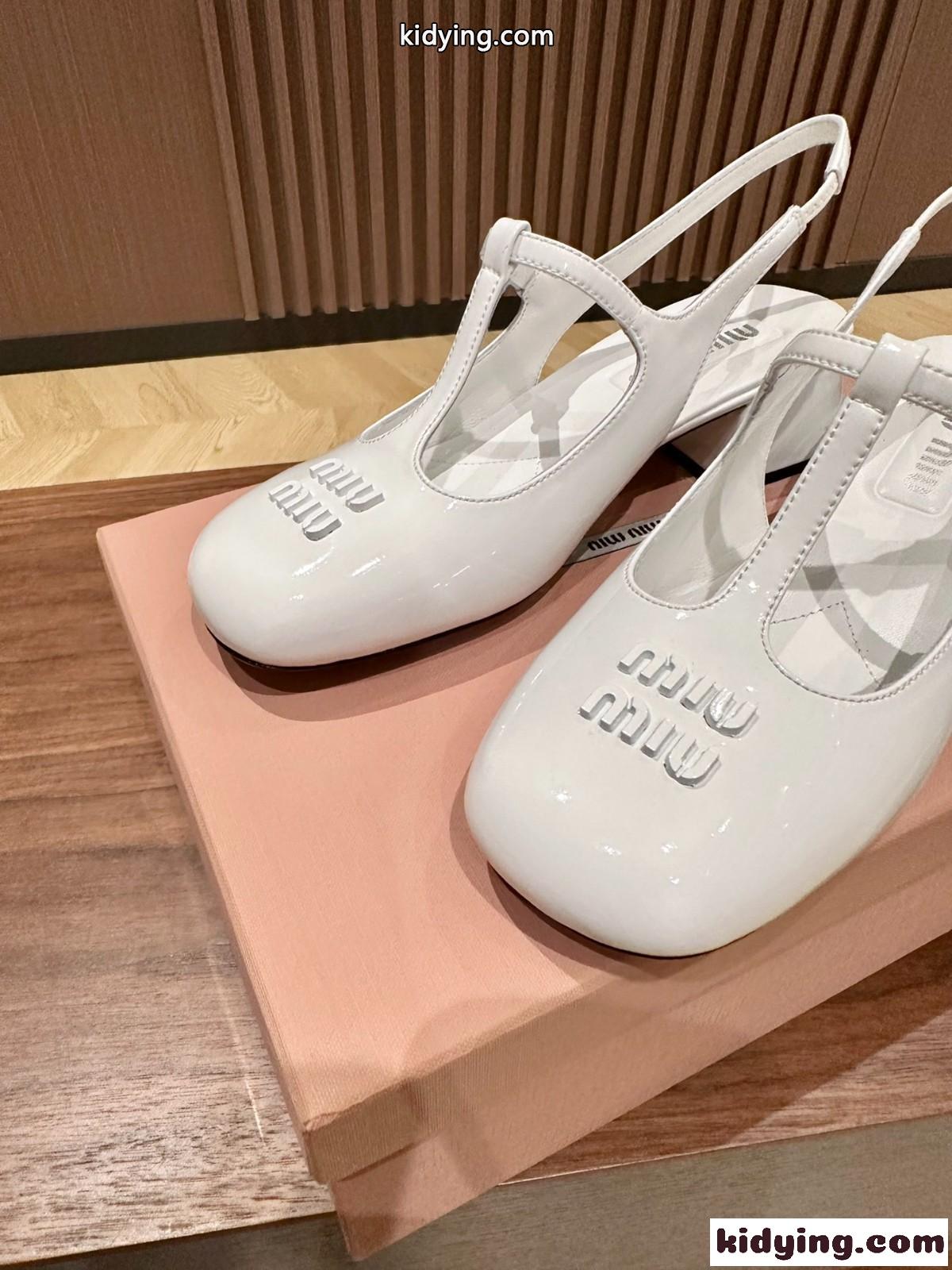 パテントレザー スリングバックパンプス ミュウミュウ パンプス スーパーコピー ホワイト-3