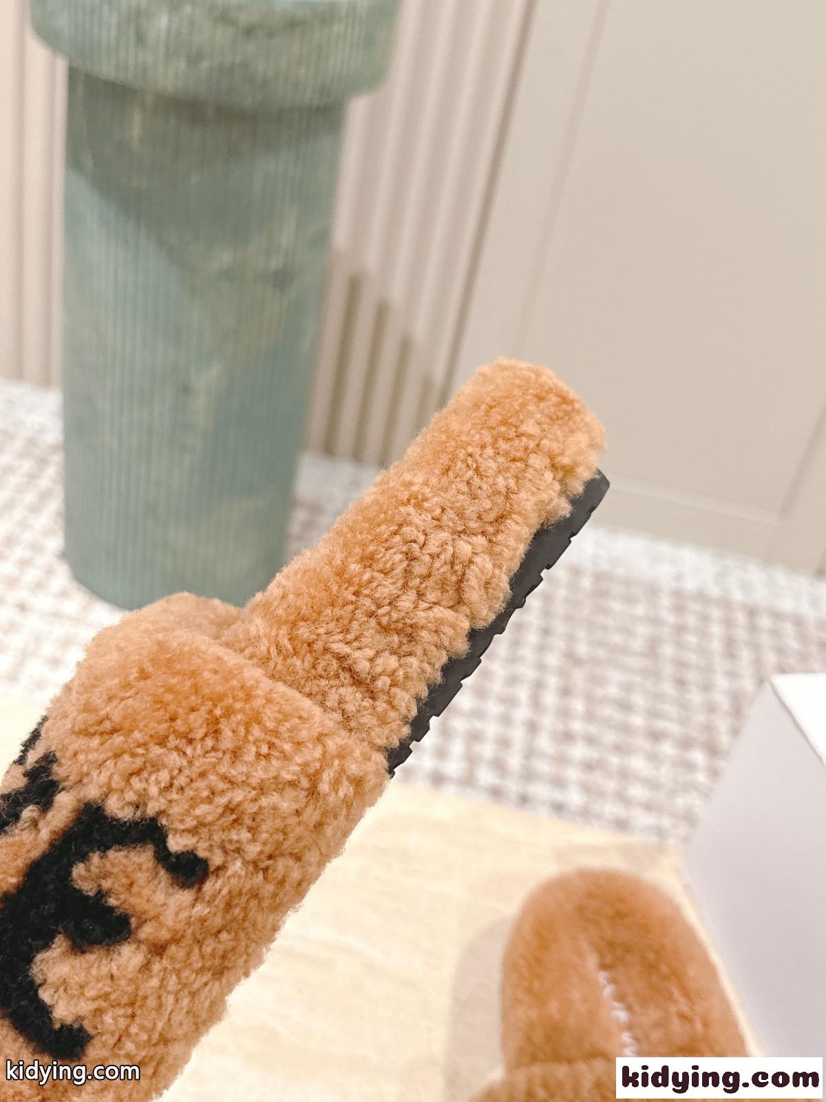 ロエベ サンダル スーパーコピー シアリング スライドサンダル もこもこ ブラウン-3