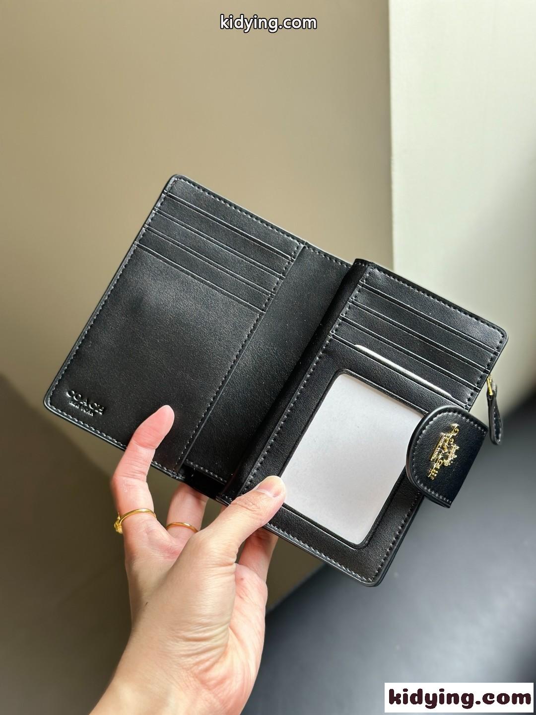 定番 人気 シグネチャー柄 コンパクト ウォレット コーチ 財布 スーパーコピー-3