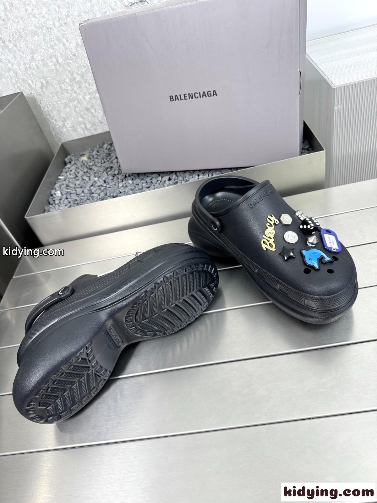 バレンシアガ クロックス ミュール ジビッツ スーパーコピー ブラック チャーム付き-4