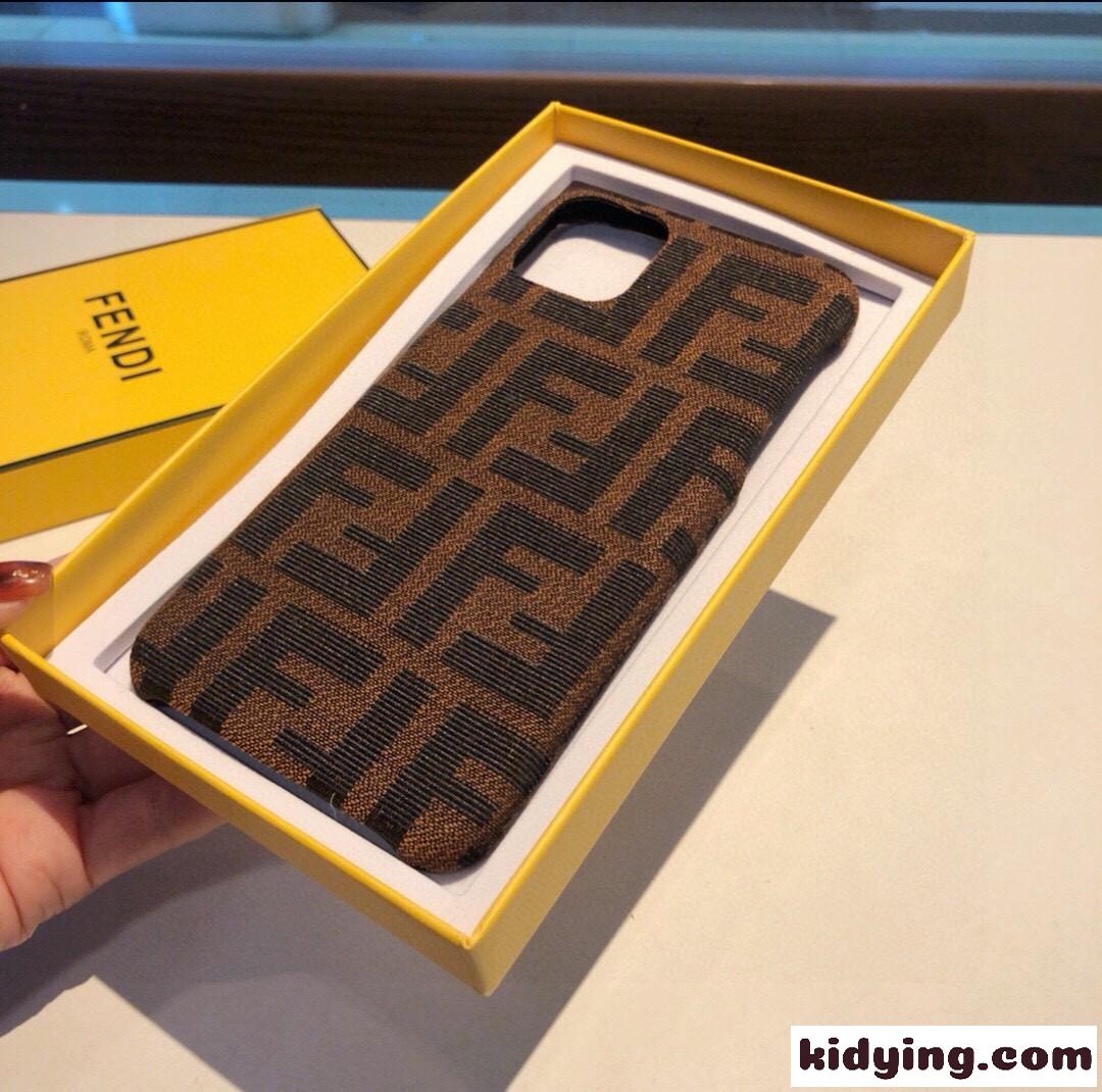 フェンディ アイフォンケース 偽物 人気 クラシック FFジャガード スマホケース iPhone16-1