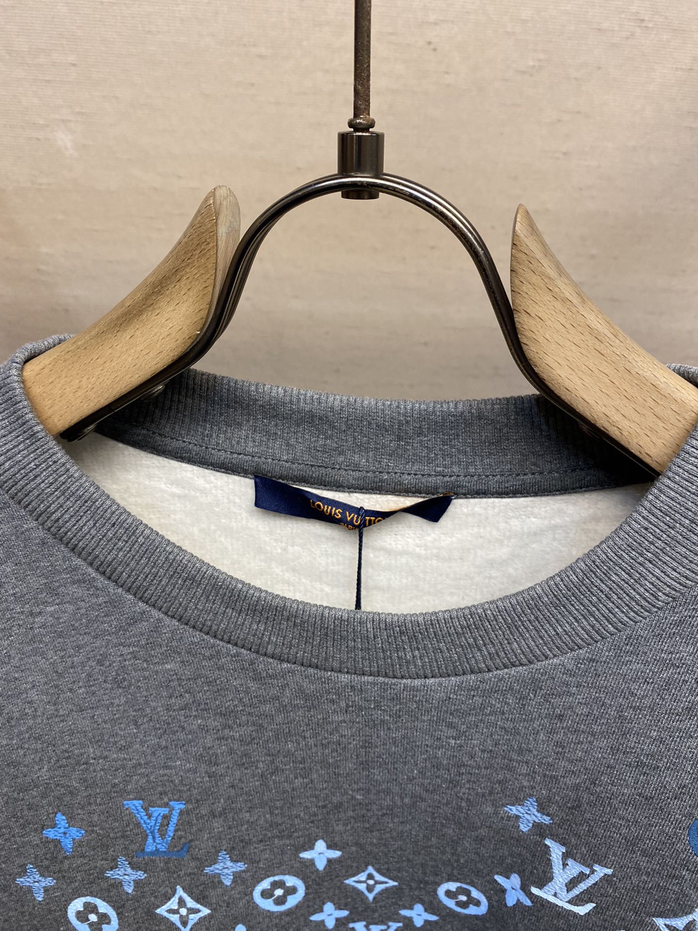 エンブロイダードコットンスウェットシャツ ルイヴィトン Tシャツ 偽物 グレー-1