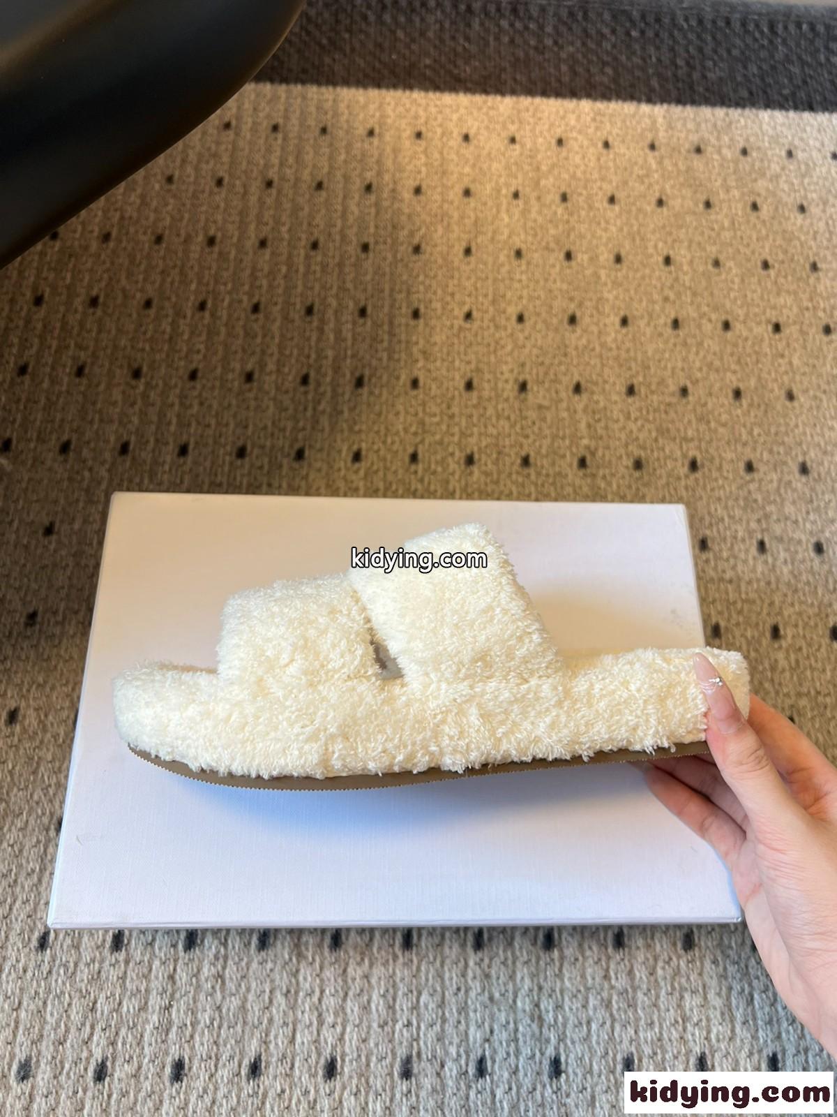 秋冬 もこもこ ファーサンダル セリーヌ サンダル スーパーコピー ホワイト-3