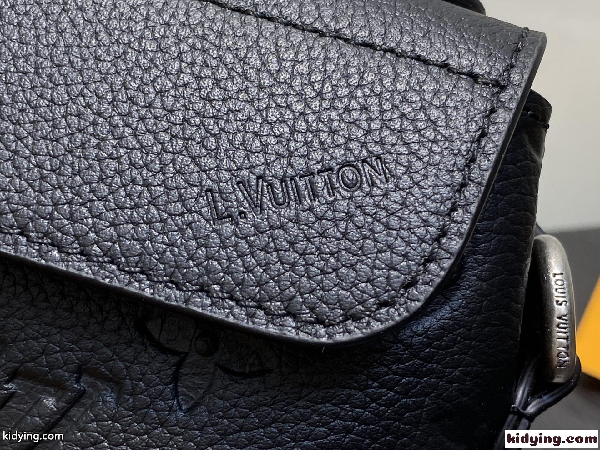 LV スティーマーイーストウエスト ウェアラブル ウォレット ルイ・ヴィトン スーパーコピー M13888-4