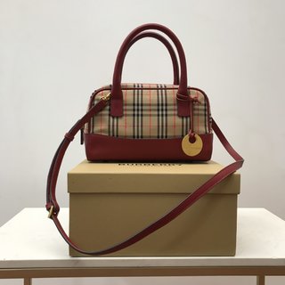 バーバリー バッグ 印象 コピー 新しい小さな円盤のペンダントに このバッグ型を組み合わせる-3