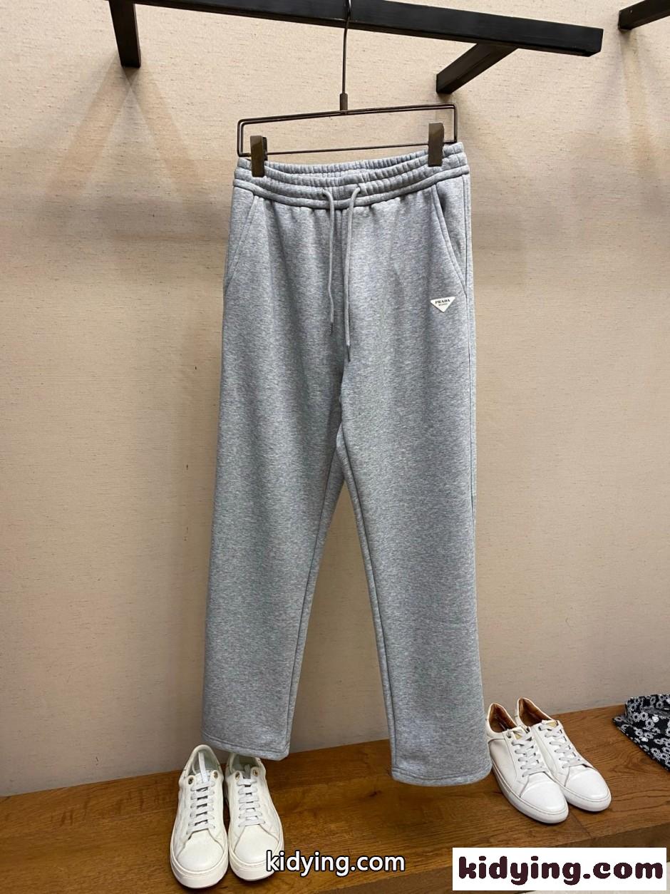 定番 合わせやすい 裏起毛 スウェットパンツ プラダ パンツ 偽物 グレー-1