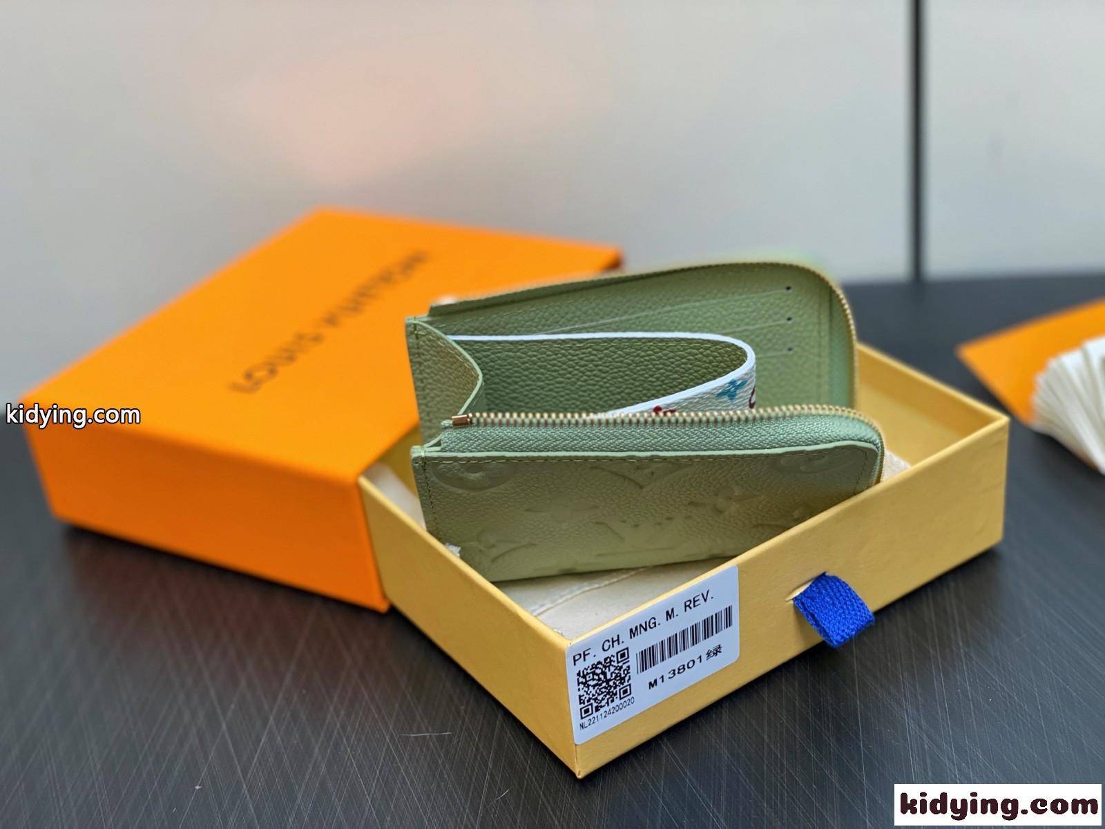 ルイ・ヴィトン 村上隆 LV × TM ポルトフォイユ･ノア コンパクト スーパーコピー M13801 グリーン-4