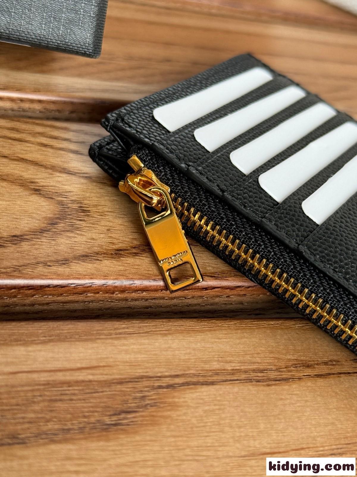 モノグラム フラグメント ジップカードケース イヴ・サンローラン 財布 コピー ブラックxゴールド金具-0