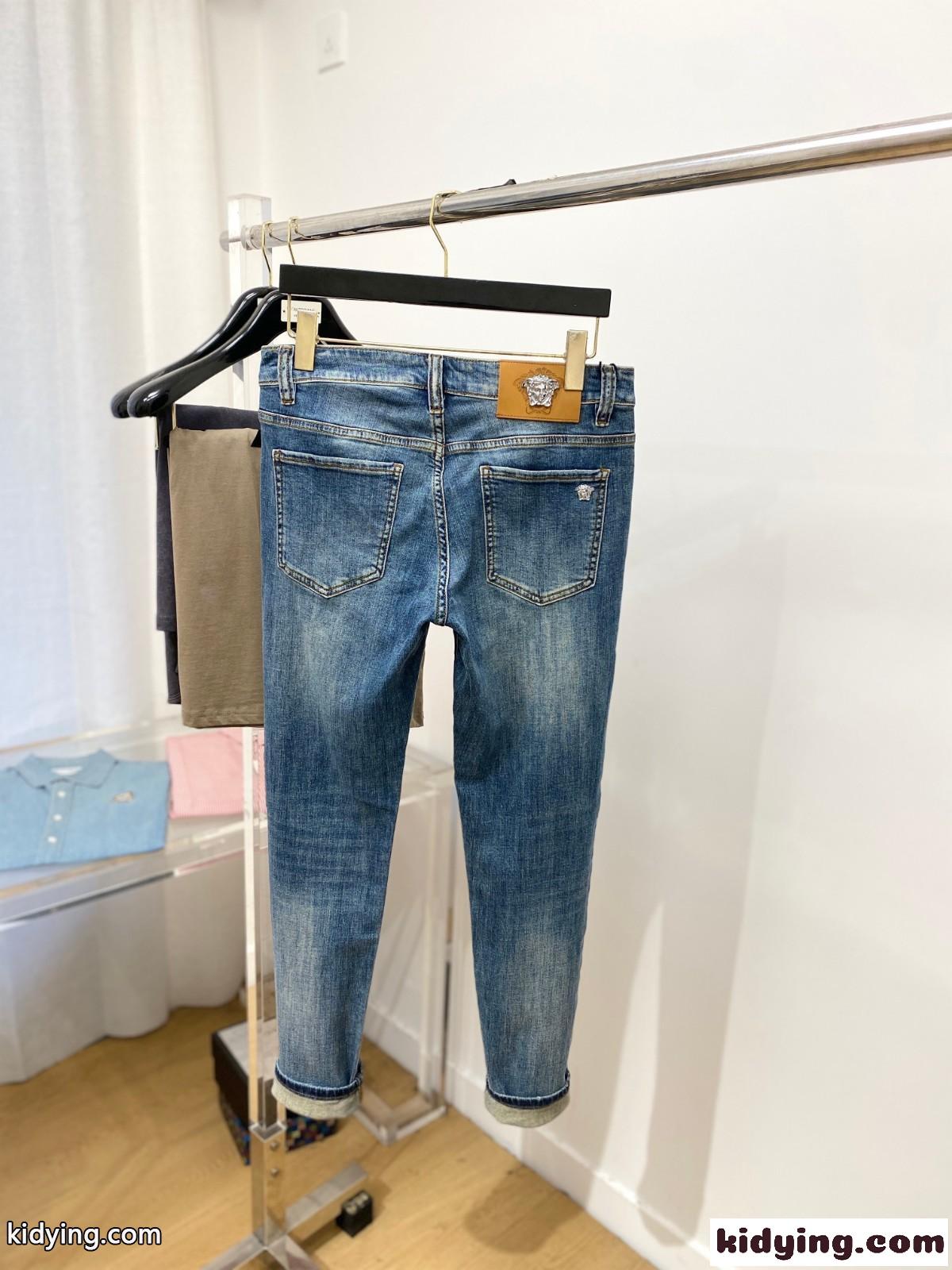 ヴェルサーチェ ジーンズ 偽物 合わせやすい ストレッチ メンズ デニムパンツ-3