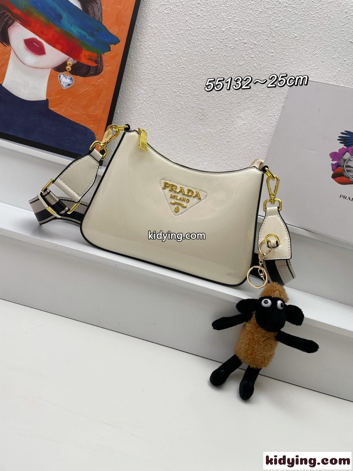 パテントレザー プラダ バッグ コピー 斜めがけ ショルダーバッグ ホワイト-0
