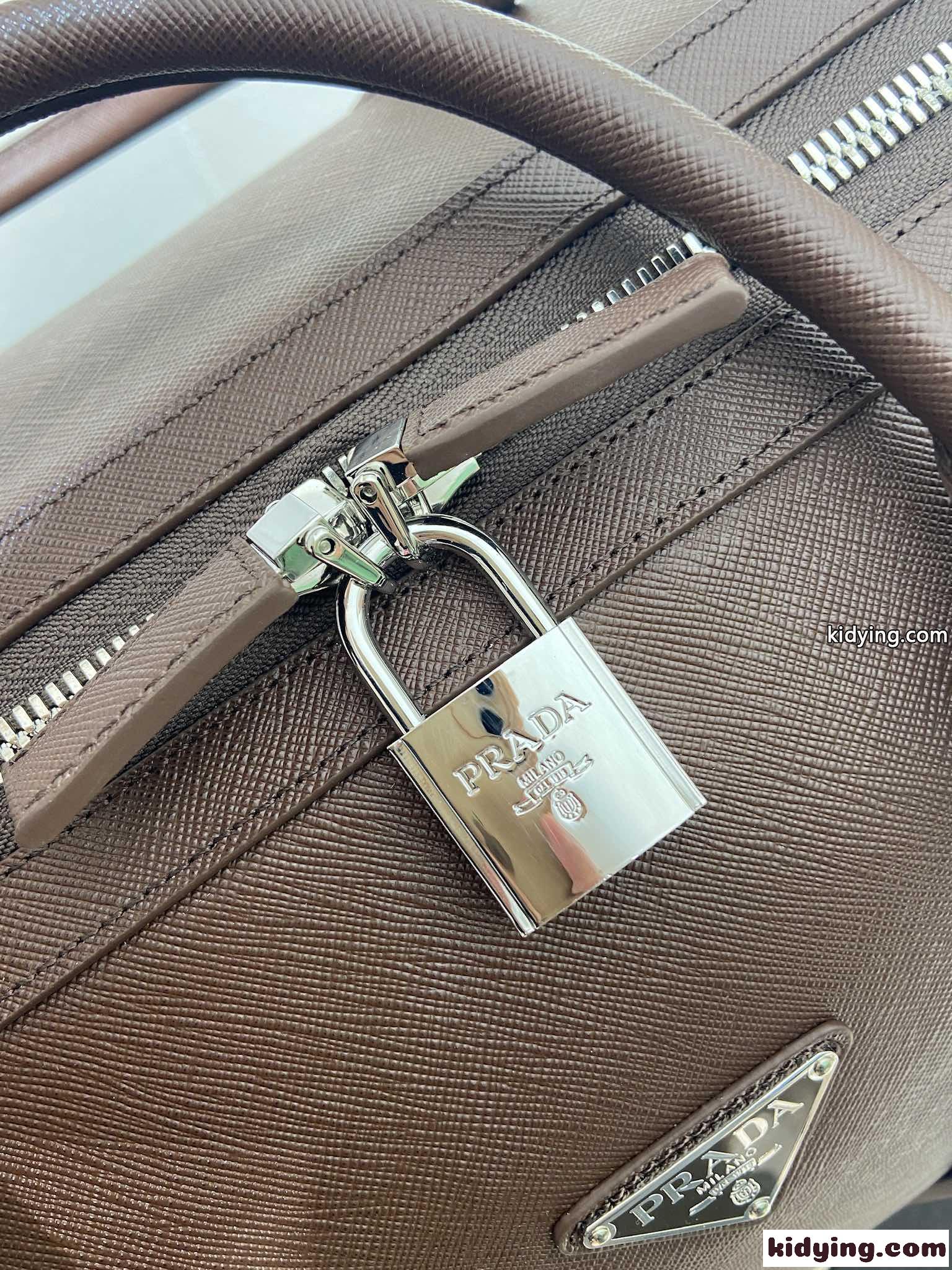 洗練された 上品 サフィアーノレザー ダッフルバッグ プラダ バッグ コピー 2VC018-4