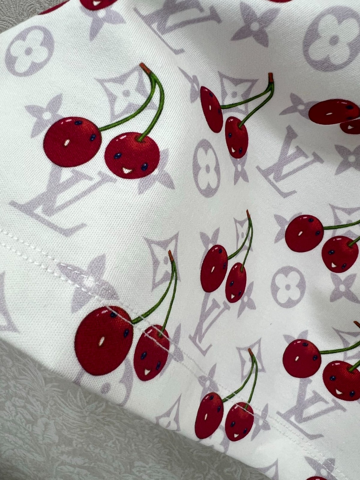 LV × TM チェリー Tシャツ ルイ・ヴィトン スーパーコピークルーネック ホワイト-3