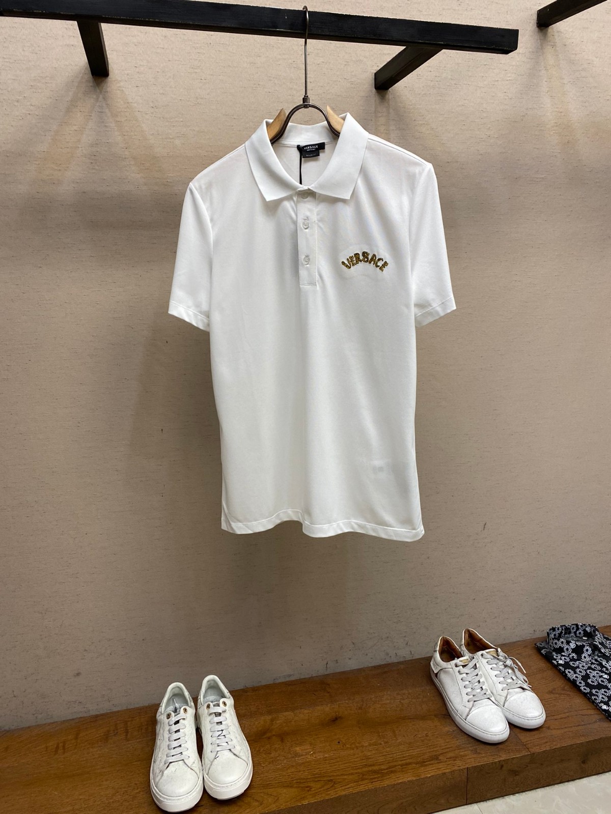 刺繍入り ヴェルサーチェ Tシャツ スーパーコピー 半袖 ポロシャツ ホワイト-0