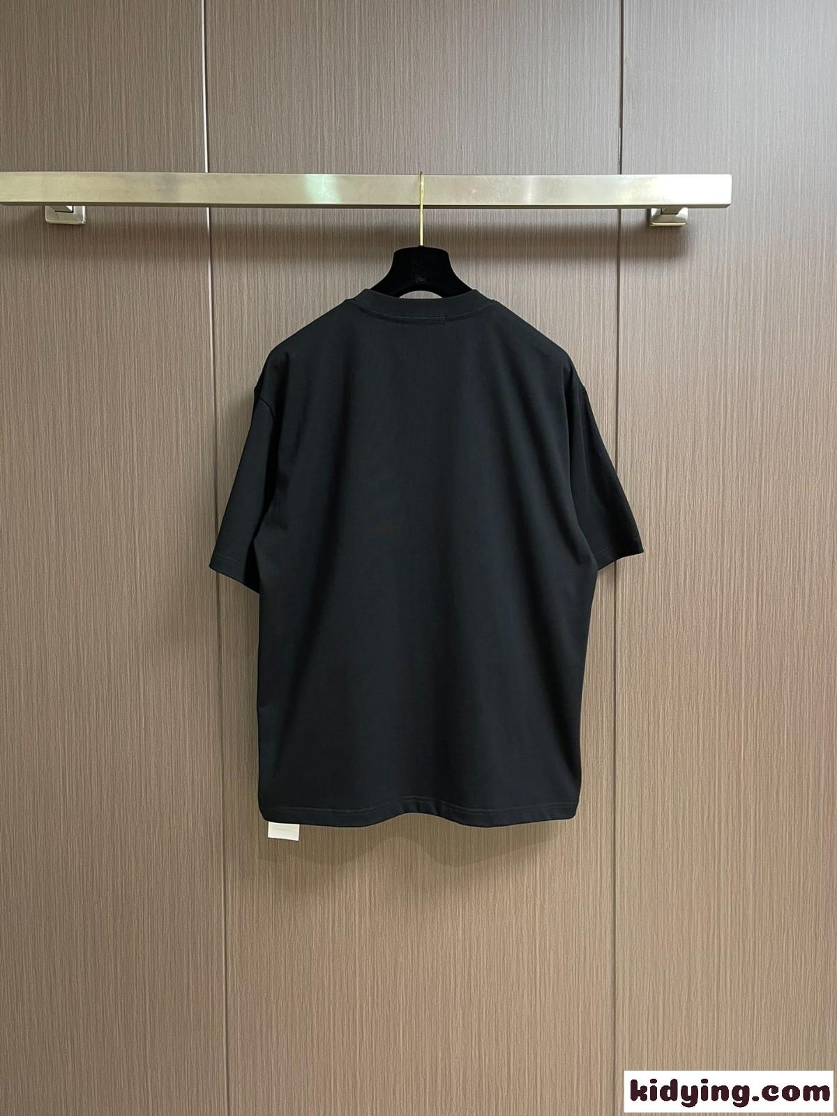 カジュアル ロゴ入り クルーネック 半袖Tシャツ モンクレール Tシャツ スーパーコピー-1