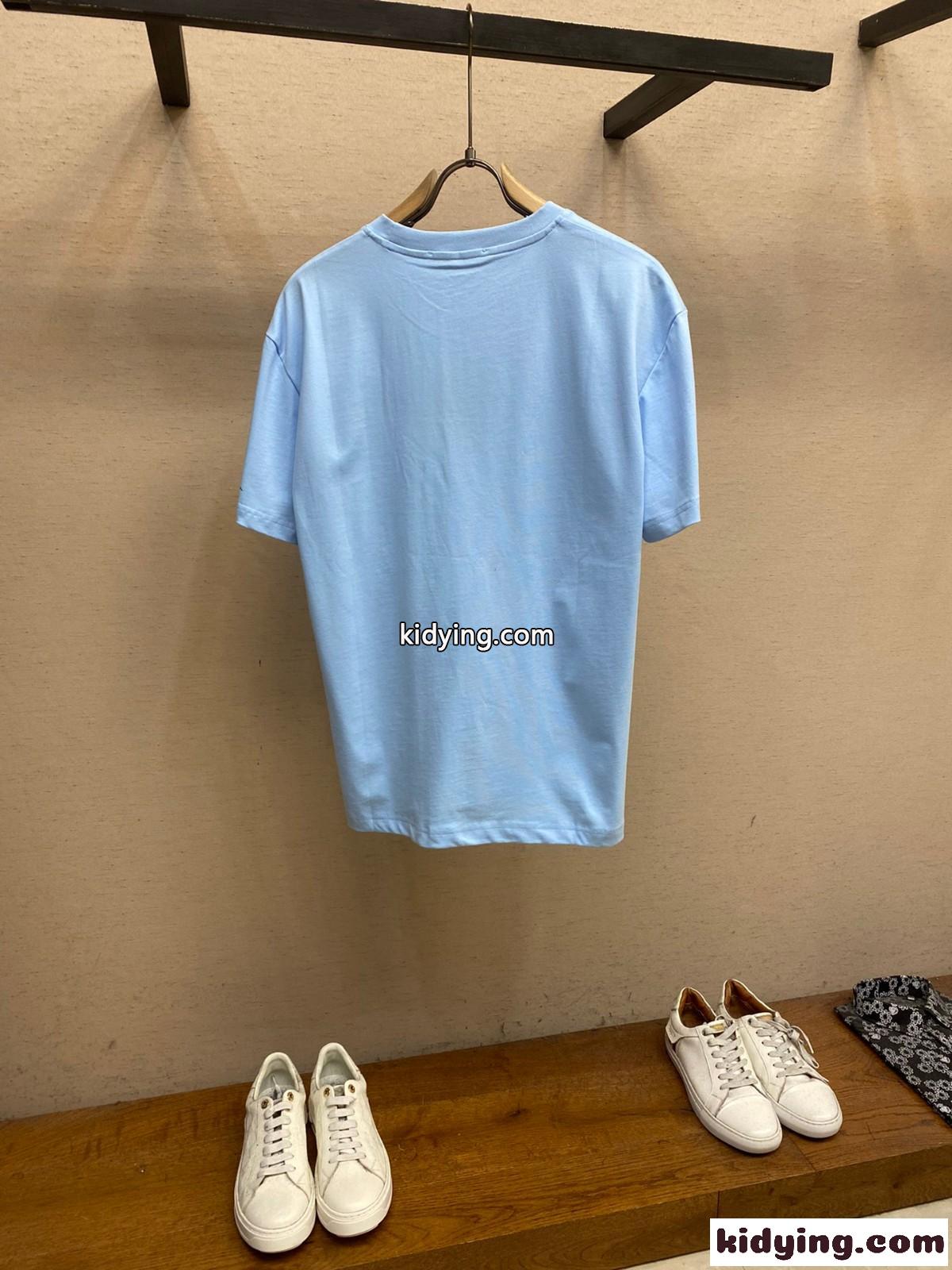 グラフィックショートスリーブクルーネック ルイ・ヴィトン Tシャツ 偽物-1