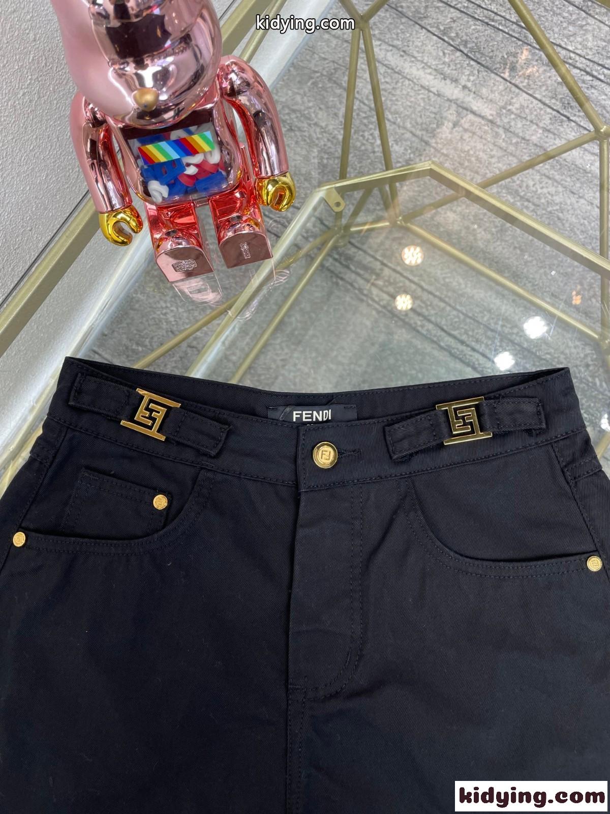 カジュアル お洒落 合わせやすい フェンディ パンツ コピー レディース デニム ショートパンツ-1
