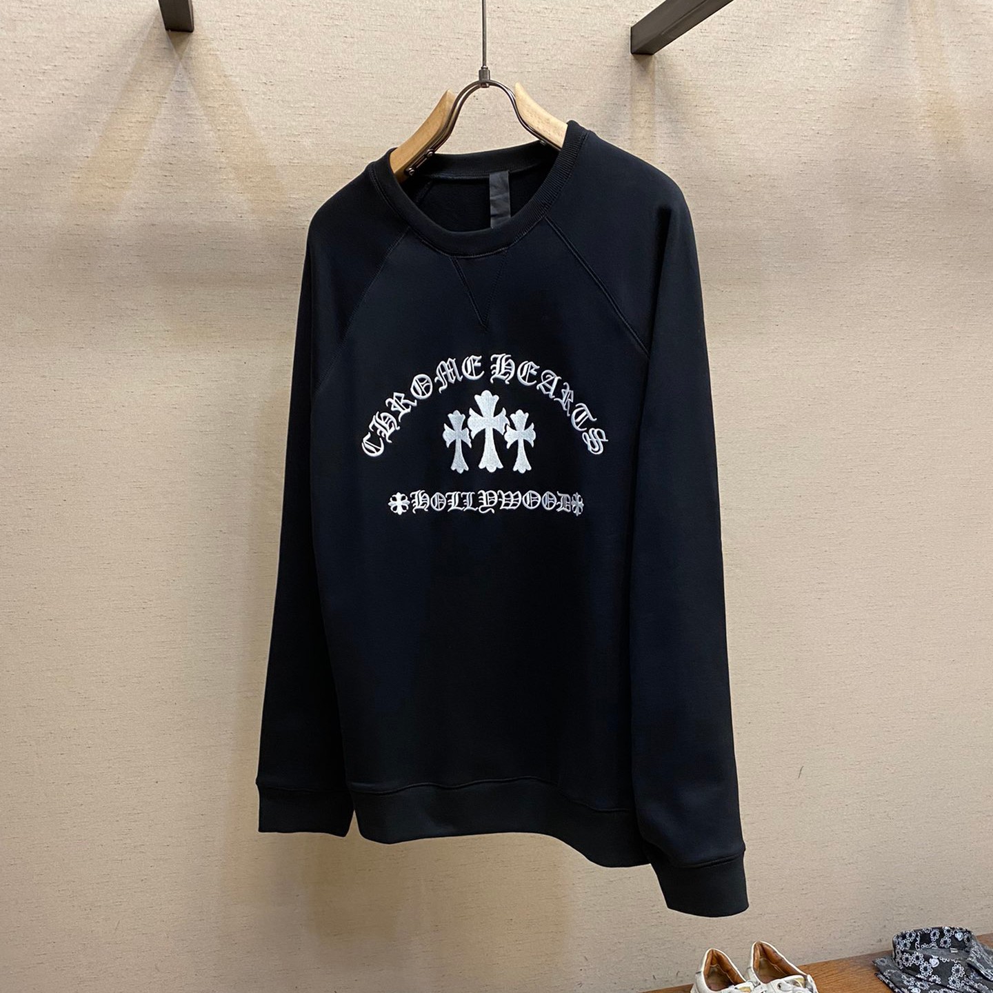 飽きのこない ロゴ 刺繍 クルーネック スウェットシャツ クロムハーツ Tシャツ コピー ブラック-1