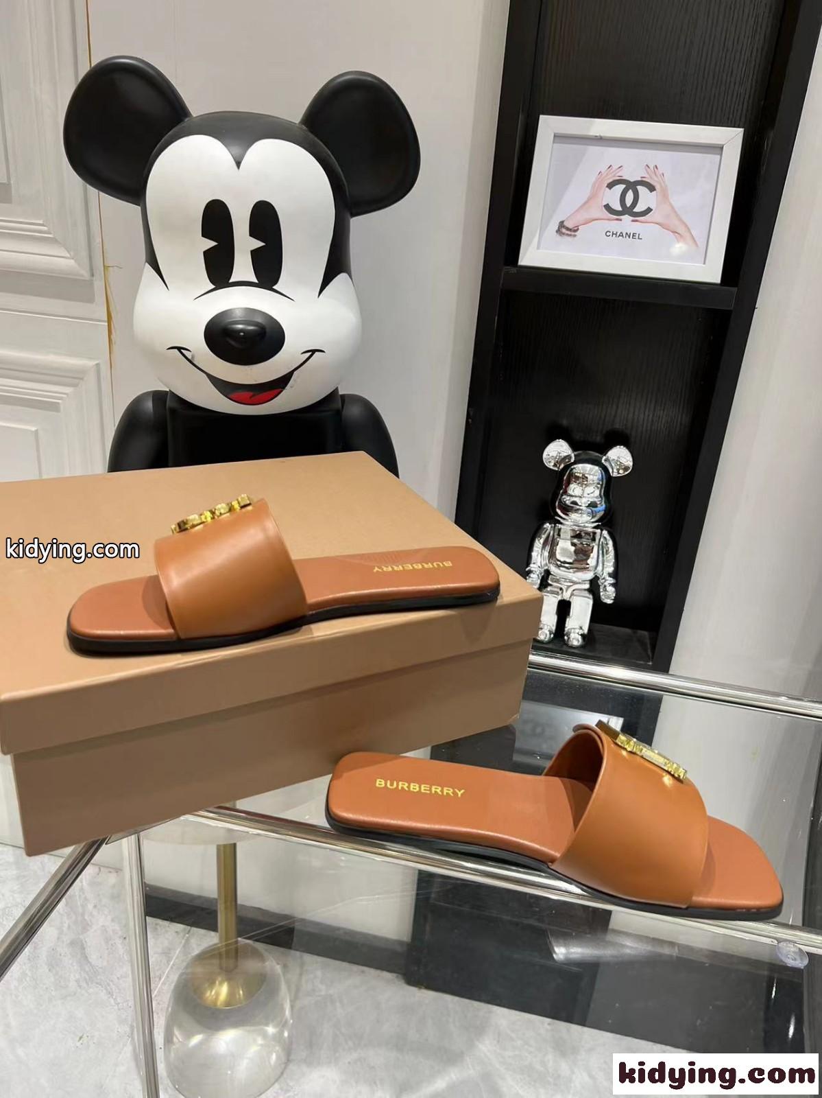 モノグラムモチーフ レザースライド フラットシューズ バーバリー サンダル コピー ブラウン-3
