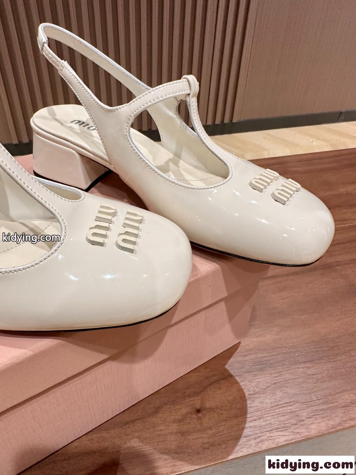 パテントレザー スリングバックパンプス ミュウミュウ パンプス スーパーコピー ベージュ-3