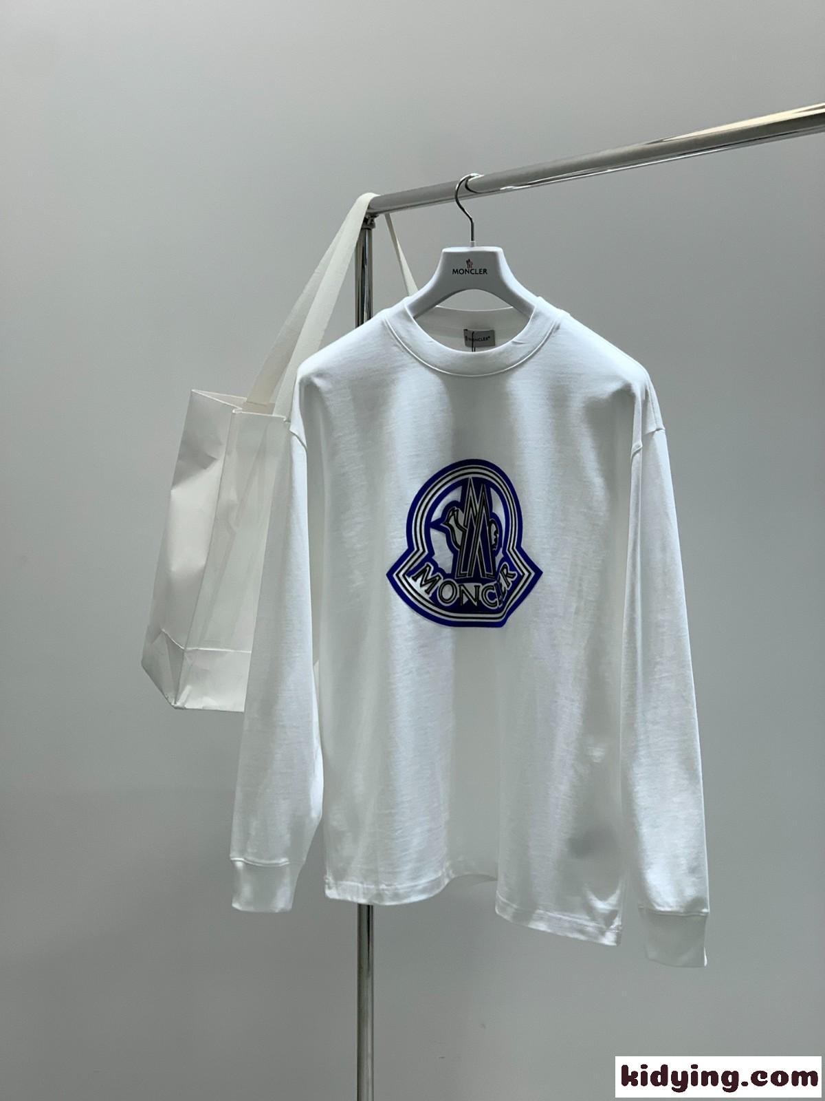 カジュアル ロゴ入り クルーネック 長袖Tシャツ モンクレール Tシャツ 偽物 ホワイト-0