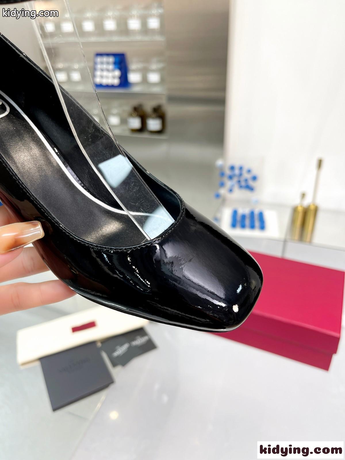 Vロゴ パテントレザー アンクルストラップパンプス ヴァレンティノ スーパーコピー ブラック-1