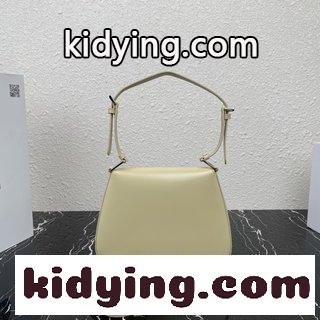 プラダバッグ 売値 新型のわきの下バッグに合わせて今年の大火に対応したカバー新作のわきの下バッグが人気を集めている コピー-1